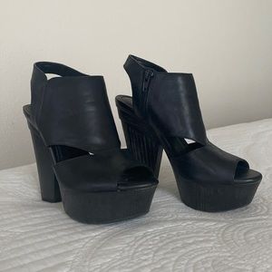 Gianni Bini sz 8 black leather platform Good cond